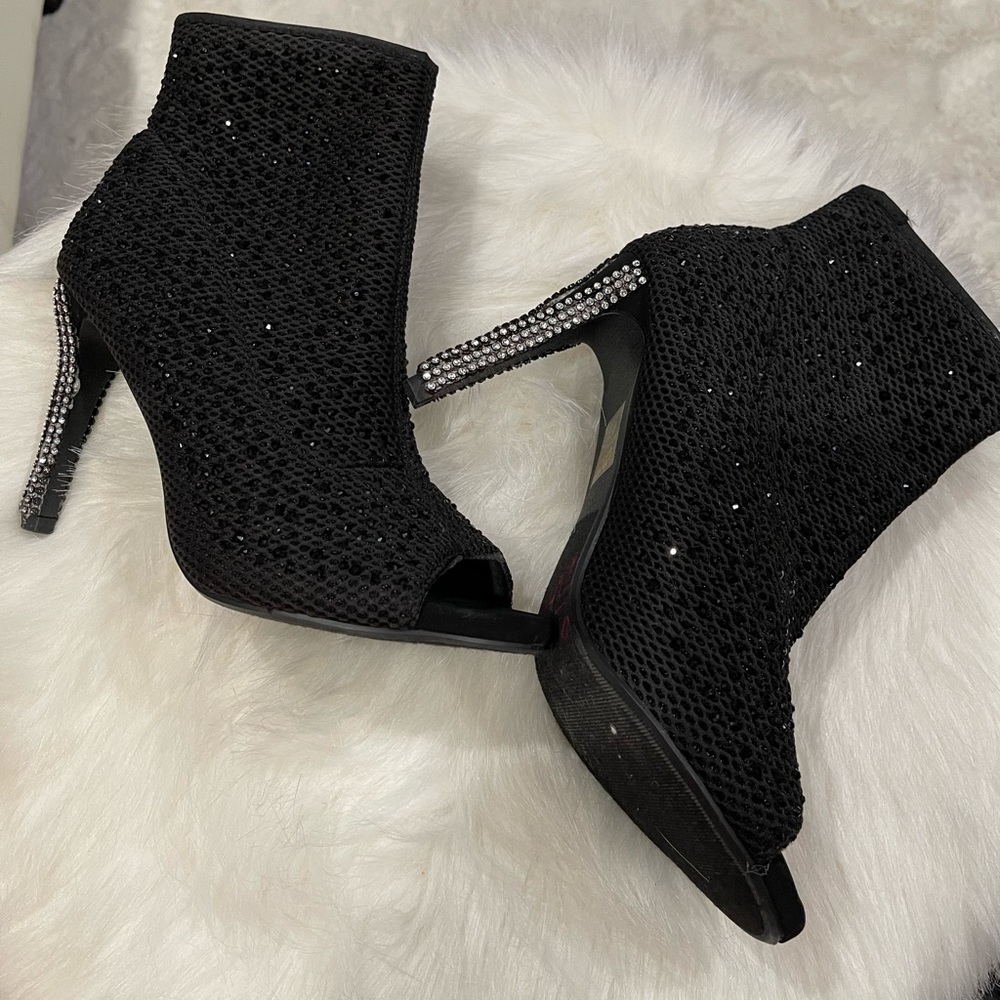 4 inch Dressy ankle boots in great condition